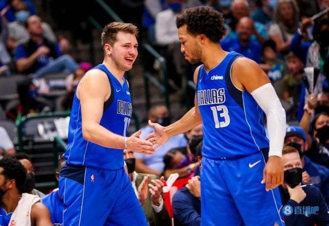 她的动作明 她的动作明