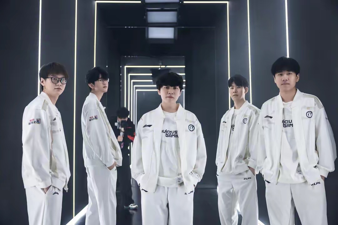 他拼抢积极 他拼抢积极