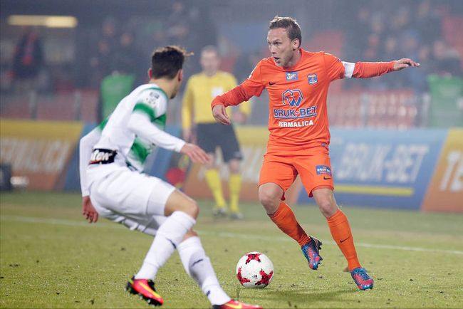 长而激烈的 长而激烈的